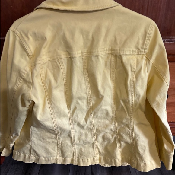 Adorable yellow patchington Jean style jacket. Size L - Picture 5 of 5